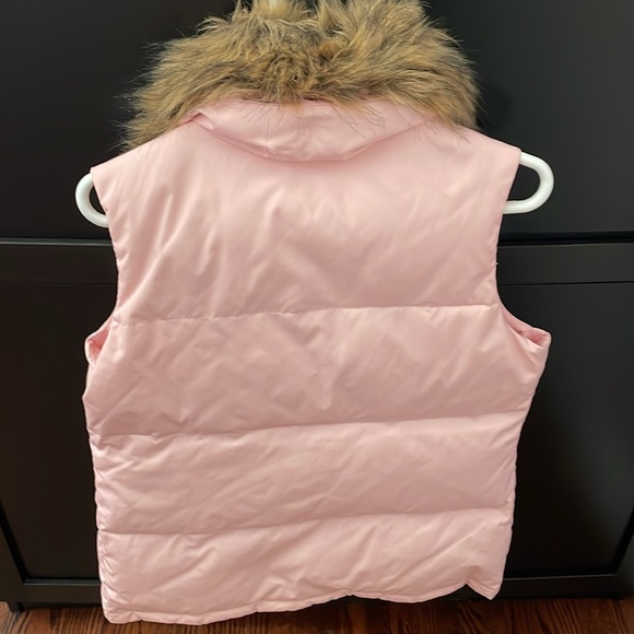 Kids size 2xl Roots down filled pink vest w/zipper & removable faux fur collar - Picture 8 of 11
